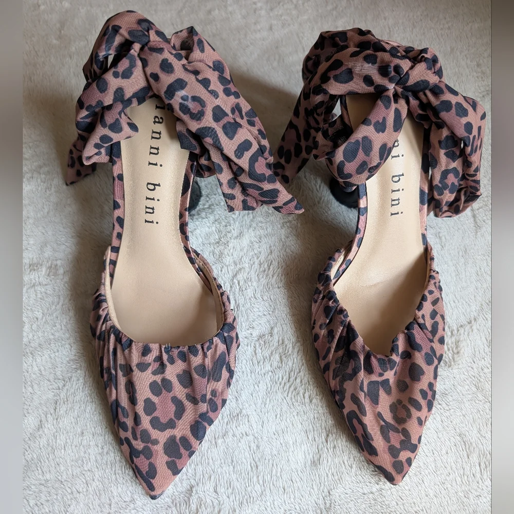Gianni Bini Henzlee Leopard Print Chiffon Wrap-Up Shoes Size 8
